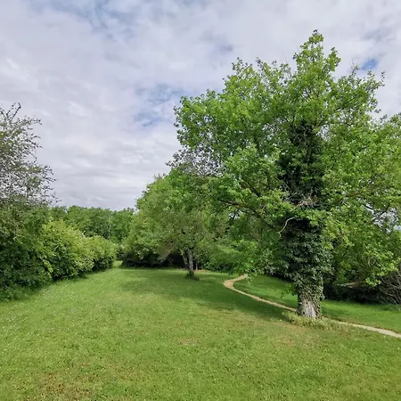 En Pleine Nature, A La Douceur Des Chenes Maubec (Tarn-et-Garonne)