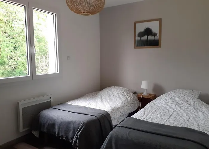 En Pleine Nature, A La Douceur Des Chenes Maubec (Tarn-et-Garonne)